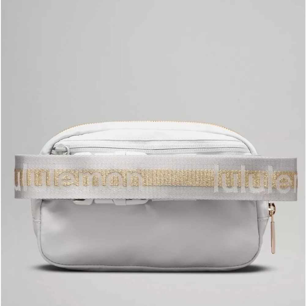 Lululemon Everywhere Belt Bag Vapor Gold White Wordmark Logo Crossbody Bag NWT - Picture 5 of 9